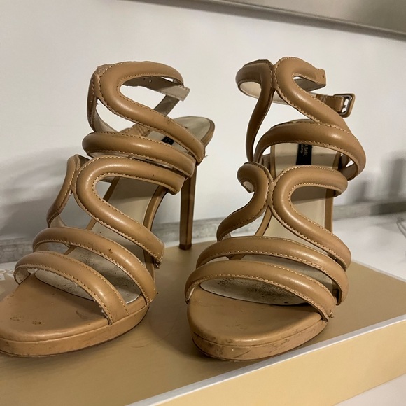 Zara Beige Heels - Size 10 - Good condition! - Picture 2 of 3